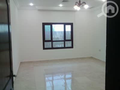 2 Bedroom Flat for Rent in Al Eqaila, Kuwait City - Nice 2 bedroom in egaila. close to the gate mall & aum