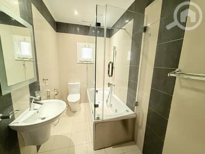 شقة 3 غرف نوم للايجار في المنقف، مدينة الكويت - Mangaf- Decent 3 bedrooms full floor with open kitchen