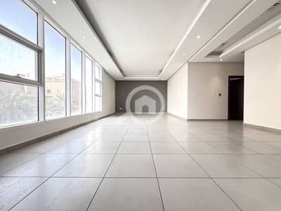 فلیٹ 3 غرف نوم للايجار في الجابرية، مدينة الكويت - Jabriya – big, unfurnished three master bedroom apartment