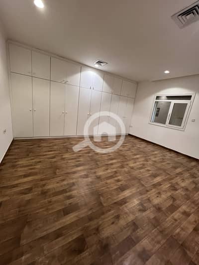 4 Bedroom Apartment for Rent in Mishref, Kuwait City - للإيجار دور في مبارك العبدالله