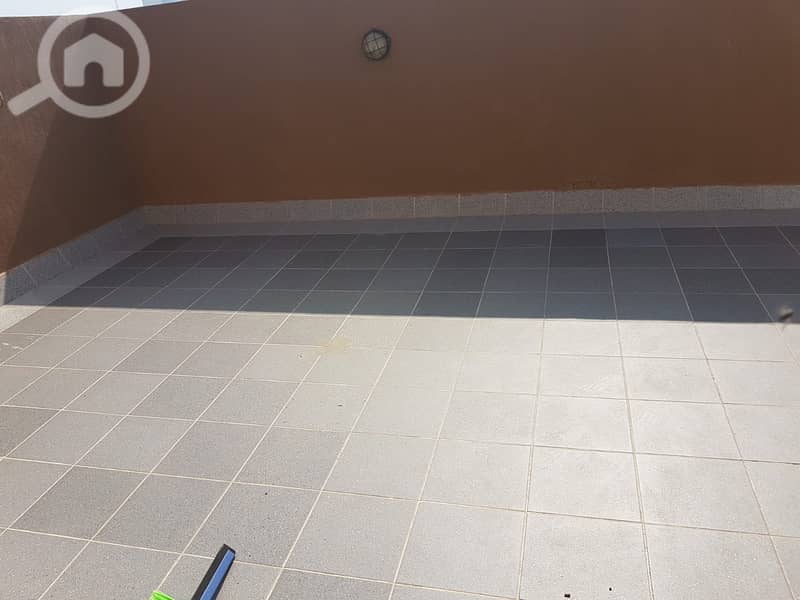 Pets friendly 3 bedroom in fintas with terrace. on the sea side.