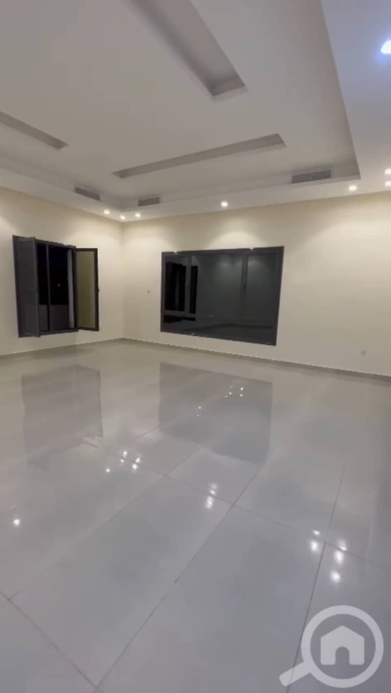 للإيجار دور في الصديق