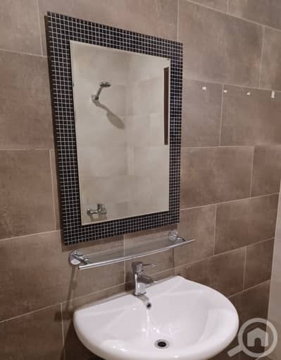 3 Bedroom Flat for Rent in Al Eqaila, Kuwait City - Nice 3 bedroom apt in egaila. close to gate mall & aum