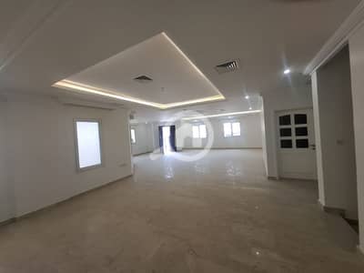 6 Bedroom Villa for Rent in Mubarak Al Abdullah, Kuwait City - للايجار فيلا زاويه في غرب مشرف ثلاث ادوار وسرداب