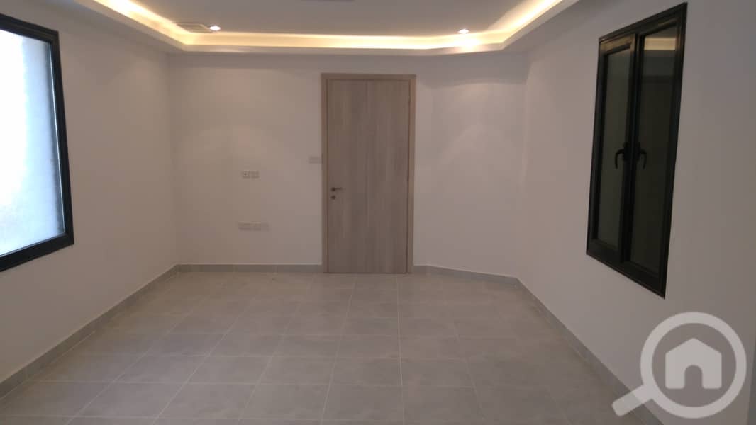 Pets friendly 3 bedroom in fintas with terrace. on the sea side.