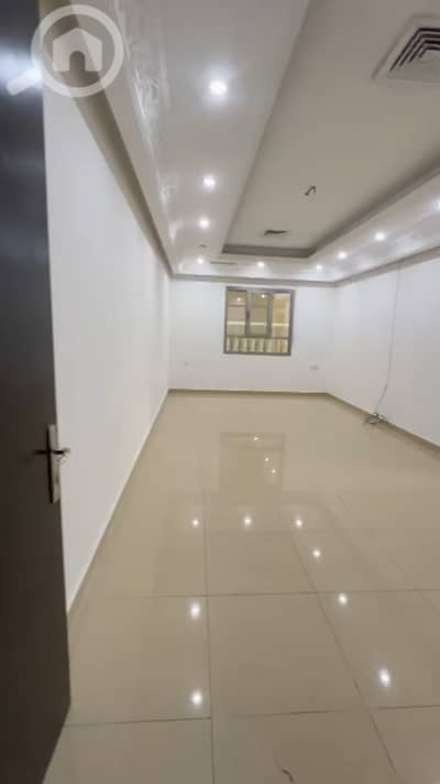 3 Bedroom Flat for Rent in Al Salam, Kuwait City - للإيجار شقة مع بلكونة في السلام