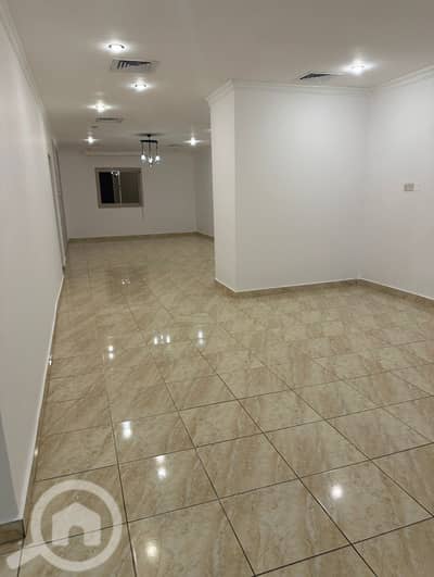 5 Bedroom Villa for Rent in Bayan, Kuwait City - للإيجار دور كبير في بيان