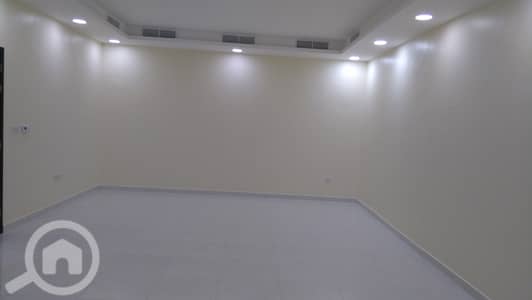 3 Bedroom Apartment for Rent in Al Eqaila, Kuwait City - Nice 3 bedroom apt in egaila. close to gate mall & aum