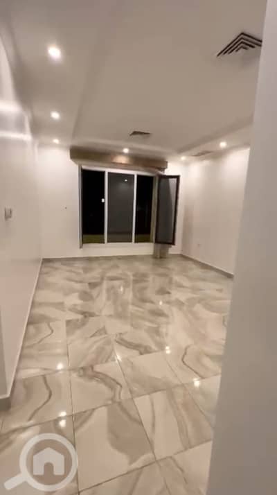 3 Bedroom Apartment for Rent in Fnaitees, Kuwait City - للإيجار شقتين بنفس الدور في الفنيطيس