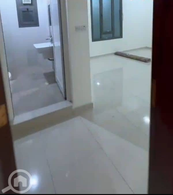 للايجار في سلوي دور ارضي مع حوش مدخل خاص للاستفسار واتساب 50086028