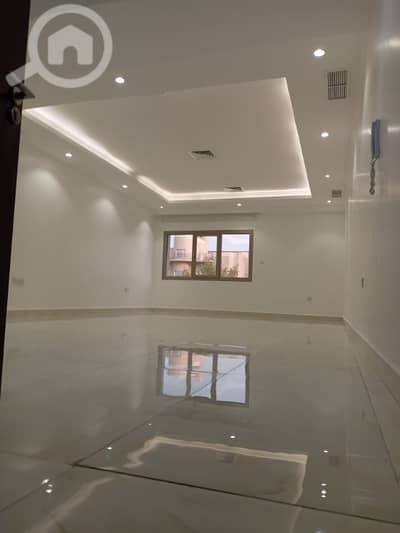 4 Bedroom Flat for Rent in Al Rawda, Kuwait City - للإيجار شقة كبيرة في الروضة بمساحة دور
