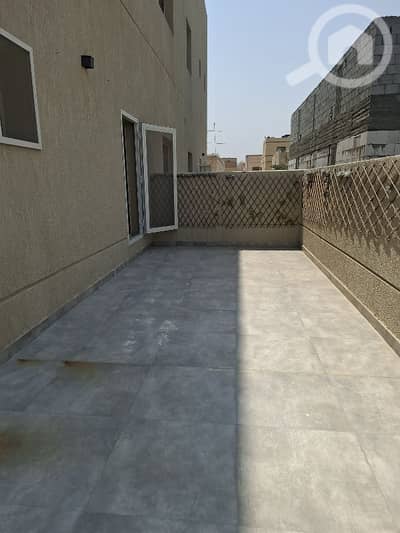 4 Bedroom Flat for Rent in Salwa, Kuwait City - للايجار شقه في سلوي 4 غرف ماستر دور اول مع 2 بلكونه كبيره جدآ