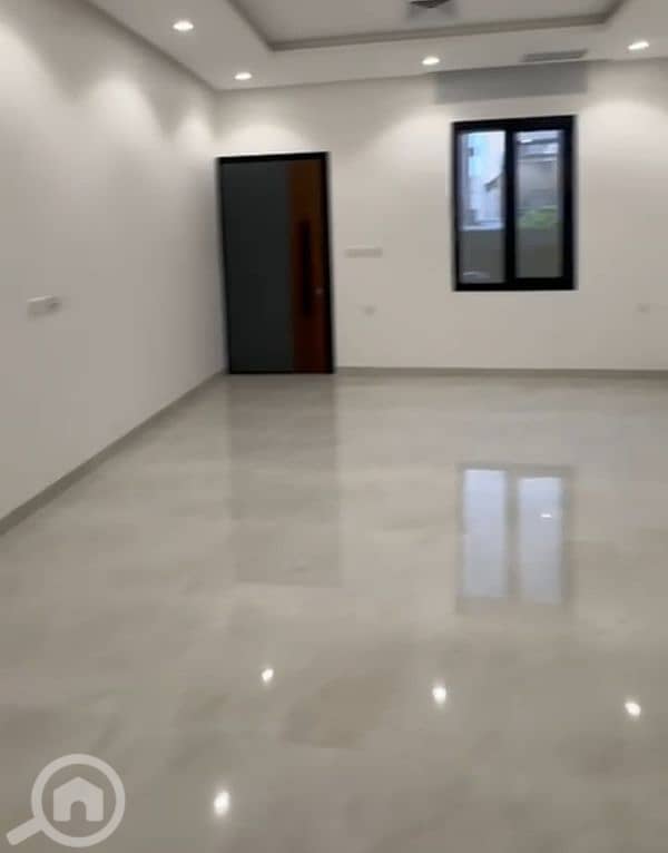 للايجار شقه في سلوي دور اول مساحه واسعه للاستفسار واتساب 50086028