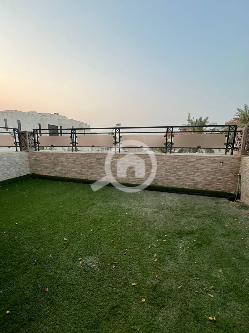 للإيجار شقه مع روف