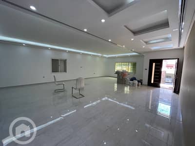 10 Bedroom Villa for Rent in Mubarak Al Kabeer, Kuwait City - للإيجار فيلا مبارك الكبير مع 3 شقق مفصولين