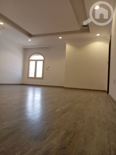 2 Bedroom Flat for Rent in Al Siddeeq, Kuwait City - للإيجار شقة في الصديق بروحها بالدور الاول ويوجد مصعد