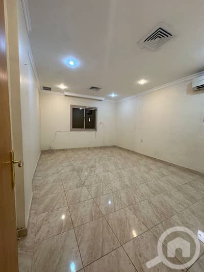 6 Bedroom Villa for Rent in Bayan, Kuwait City - للإيجار دور في بيان