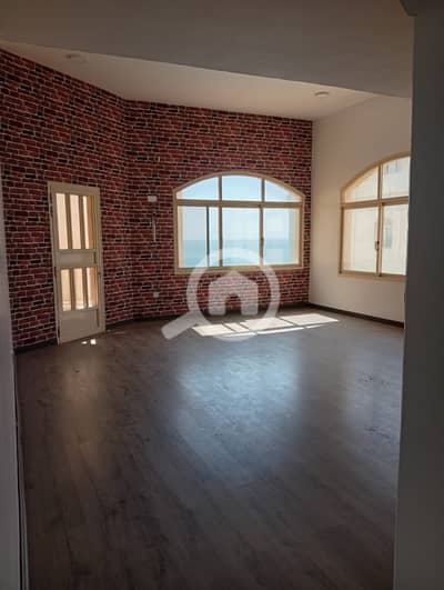 3 Bedroom Apartment for Rent in Al Manqaf, Kuwait City - Close to malls, shops, supermarket, and restaurants.