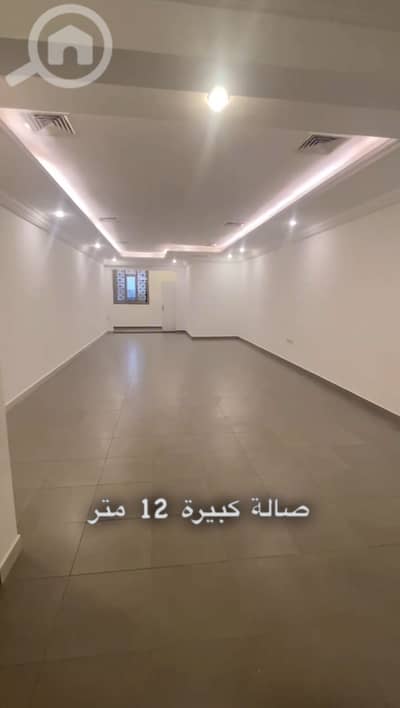 فلیٹ 3 غرف نوم للايجار في الروضة، مدينة الكويت - للإيجار شقة كبيرة مساحة دور مع بلكونة في الروضة