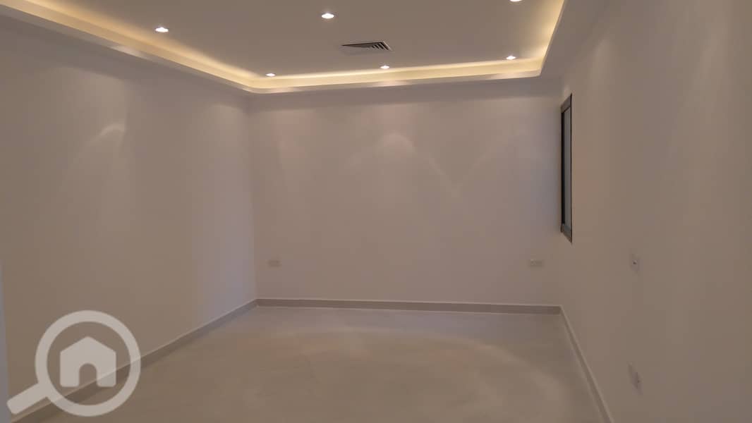 Nice & oversized 3 bedroom in Abdullah al mubarak