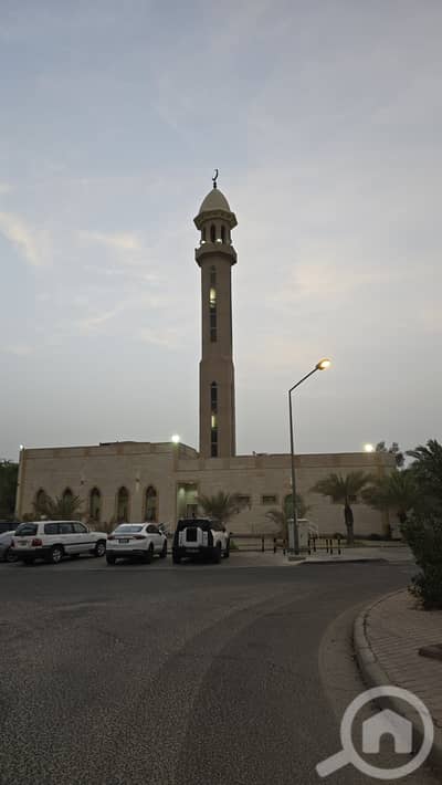 2 Bedroom Flat for Rent in Al Salmiya, Kuwait City - Separate