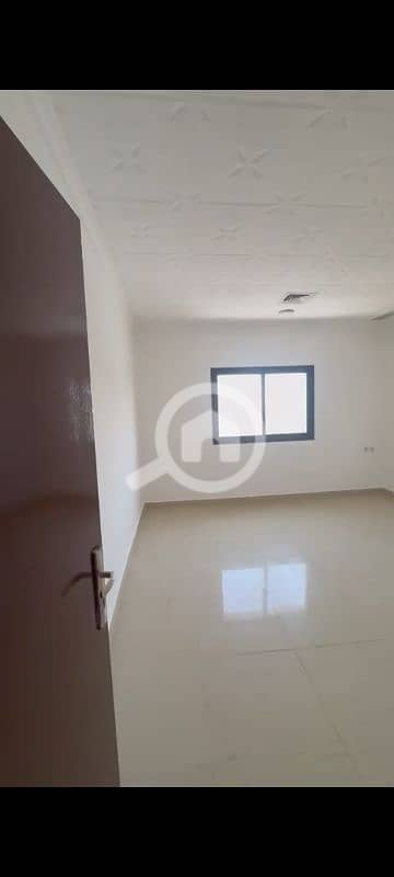 للبيع عمارة في الفروانية العنوان ق5 للاستفسار واتساب 96725110
