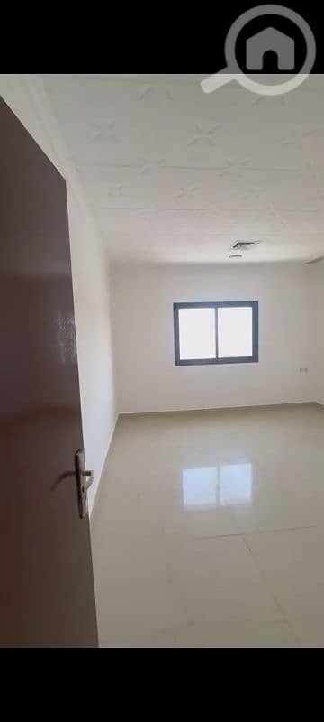 للبيع عمارة في أبو حليفة الموقع شارع واحد للاستفسار واتساب 96725110