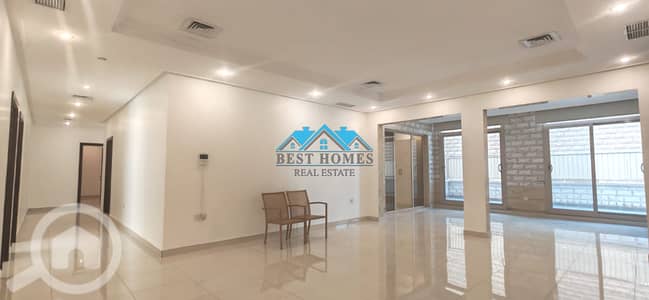 فلیٹ 5 غرف نوم للايجار في بيان، مدينة الكويت - Spacious Five Bedrooms Floor in Bayan