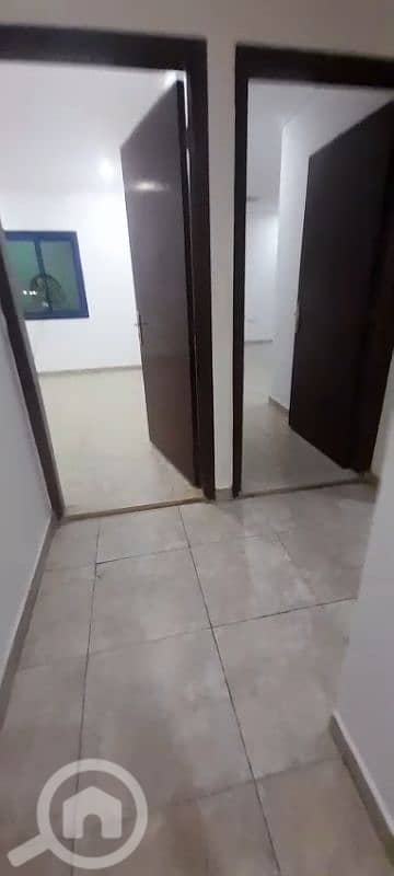 للبيع عماره في الفروانية زاويه مساحه 759 للاستفسار واتساب 96725110