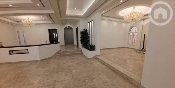 9 Bedroom Villa for Rent in Al Eqaila, Kuwait City - للإيجار فيلا فاخرة في العقيلة ق1 قريبة من الخدمات